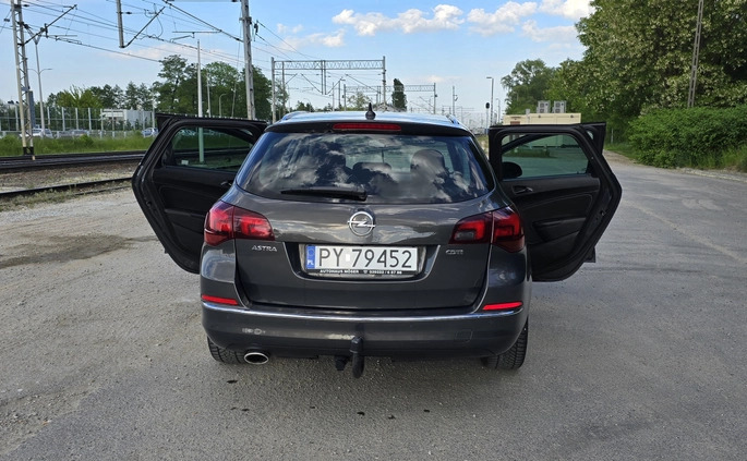 Opel Astra cena 25500 przebieg: 239000, rok produkcji 2014 z Poznań małe 277